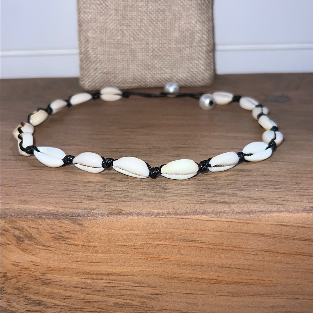 EUC - Vintage Elegant Sea Shell and Pearl Necklace - Picture 3 of 7